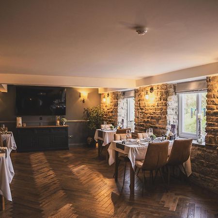 Отель Crossways Вэллс Экстерьер фото The restaurant at The Old Stamp House