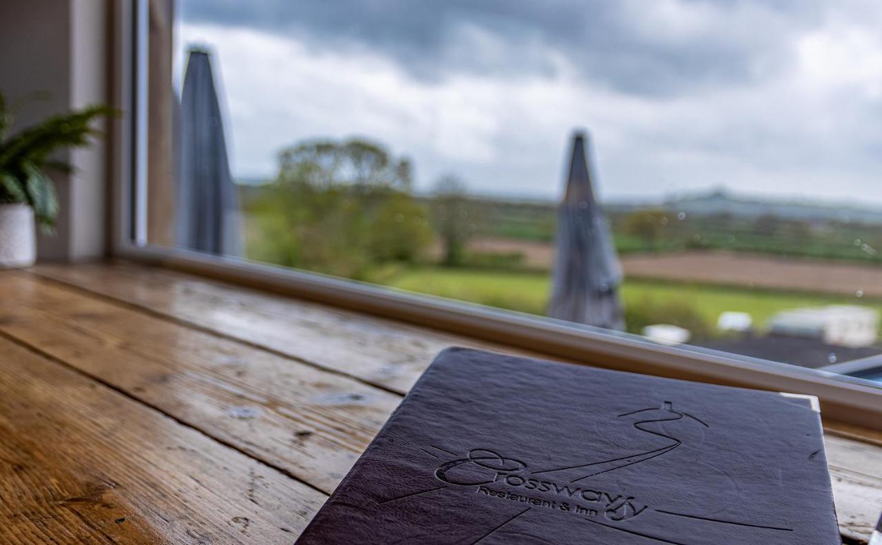 Отель Crossways Вэллс Экстерьер фото The Swan Inn