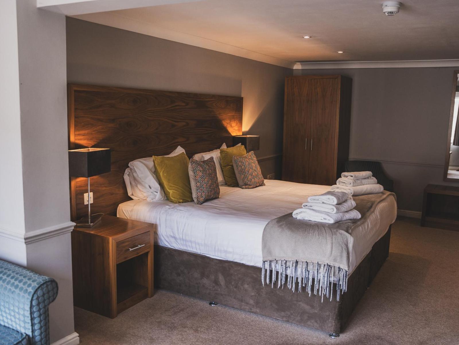 Отель Crossways Вэллс Экстерьер фото A bedroom at The Old Vicarage Hotel