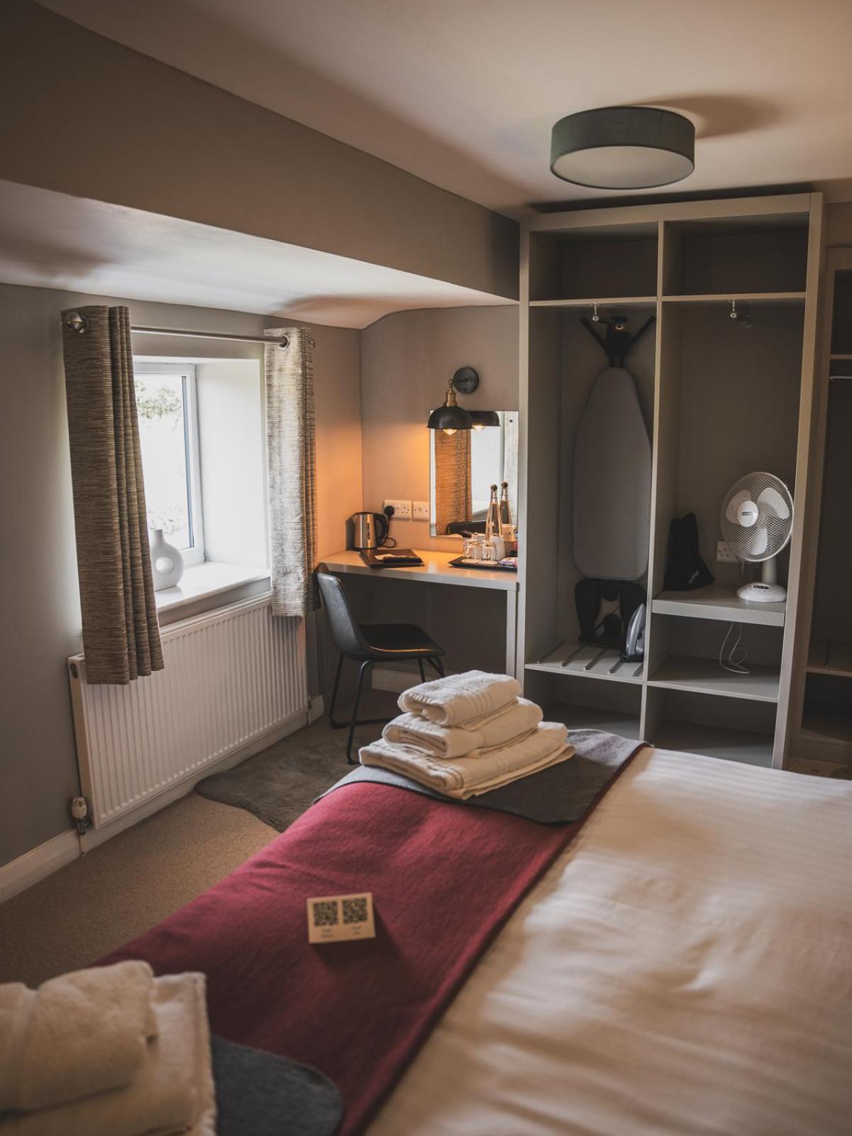 Отель Crossways Вэллс Экстерьер фото A room at the Old Mill