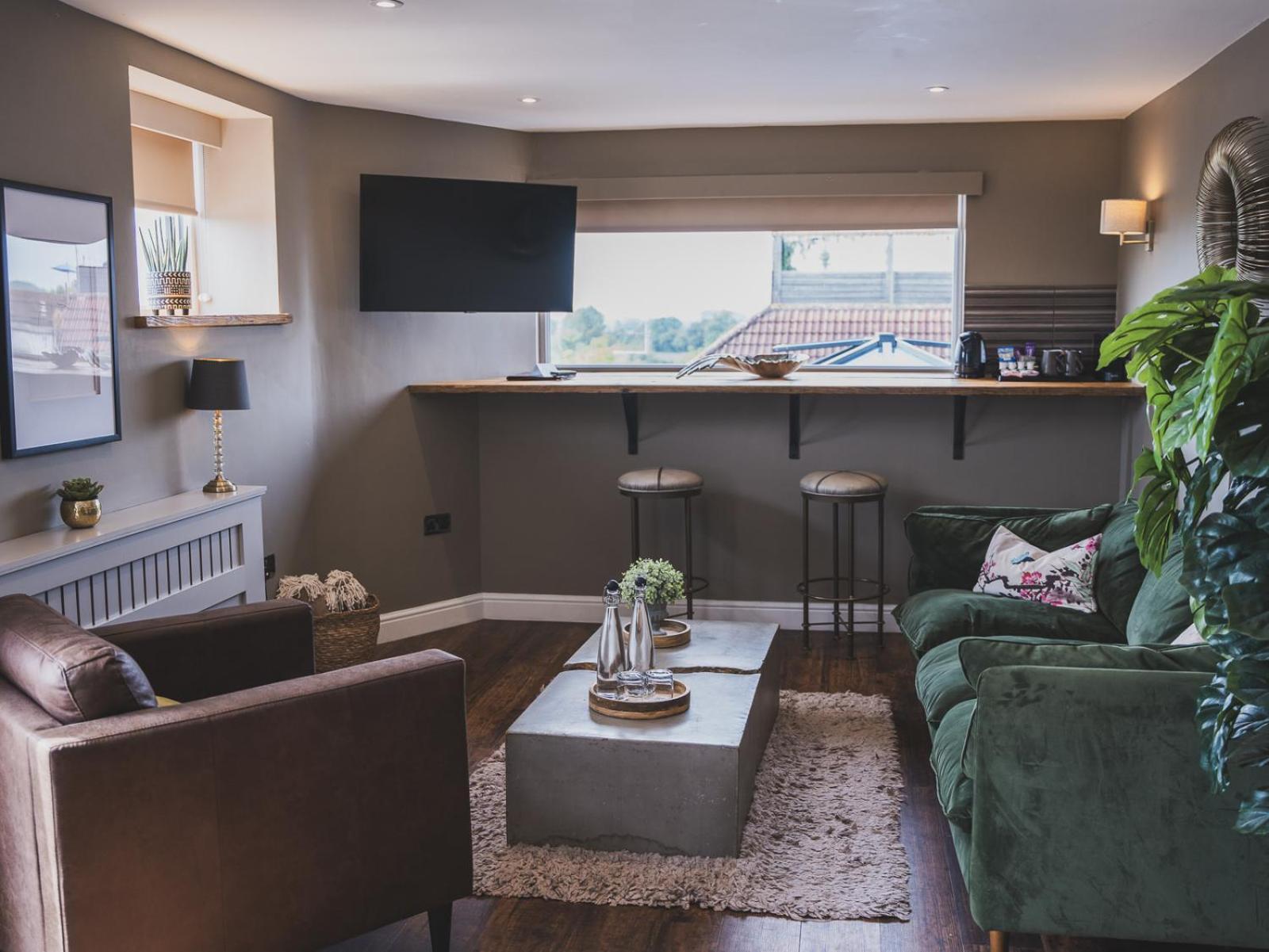 Отель Crossways Вэллс Номер фото The interior of a typical apartment at The Mill